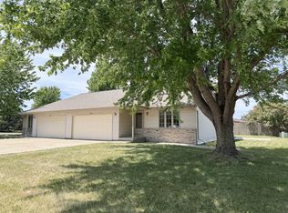 2701-2703 N Wuthering Hills Dr, Janesville, WI 53546