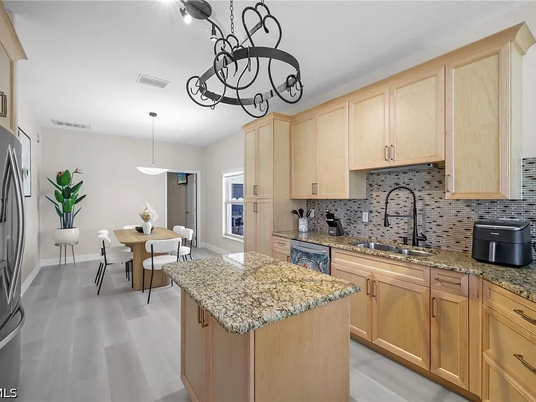 2250 SW 20th Ave — Photo 17