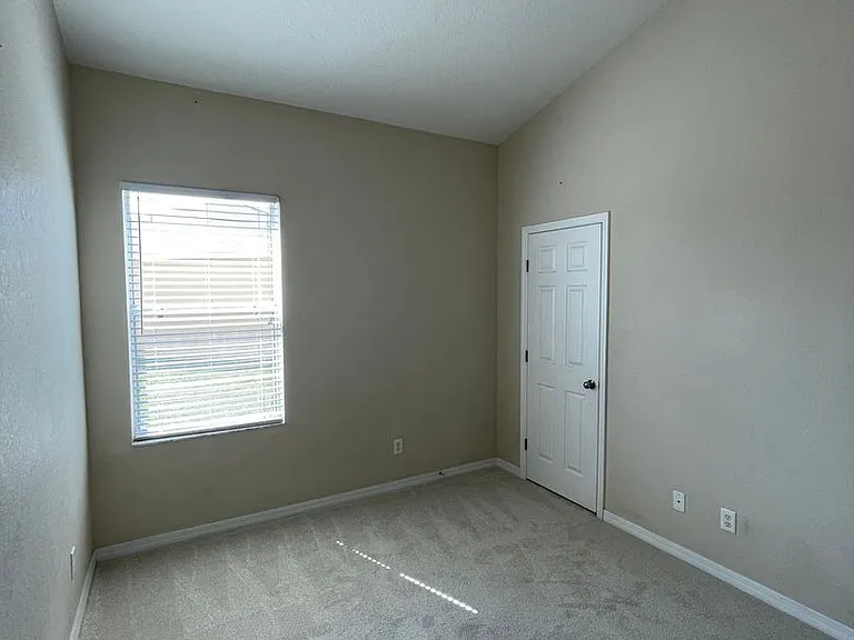 213 Towerview Dr E — Photo 15