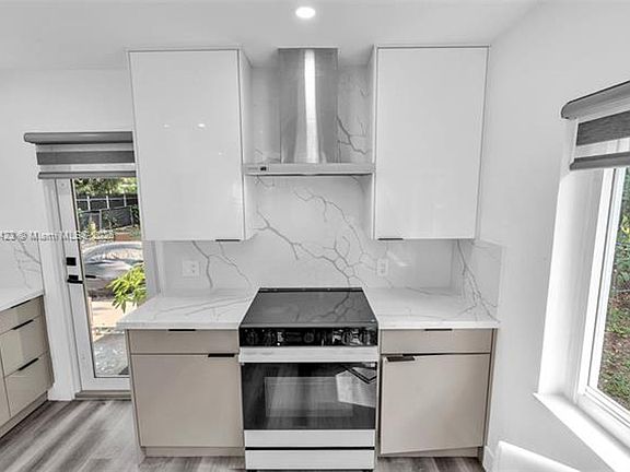 5th image of 886 NE 134th St #0