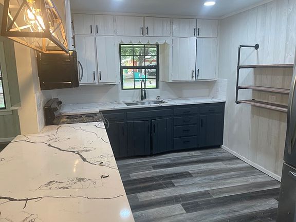 5th image of 310 W Billington Dr