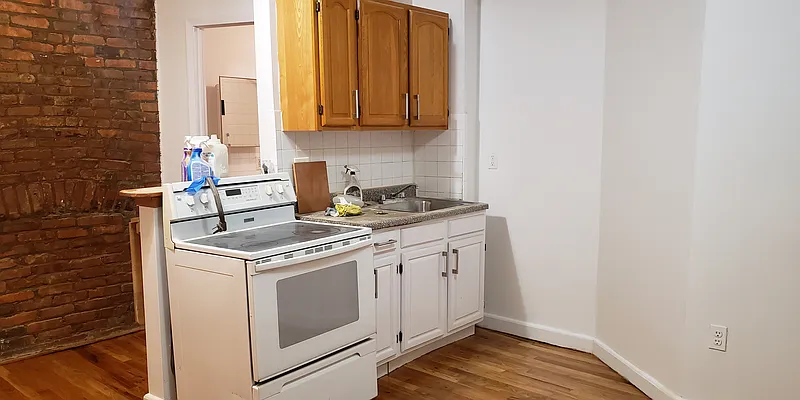 Rented by MCR Realty | media 6