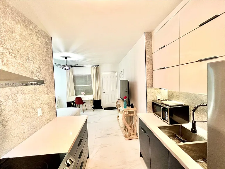 8270 NE 1st Pl — Photo 39