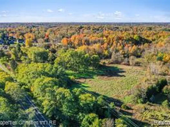 1860 Hiller Rd, West Bloomfield, MI 48324