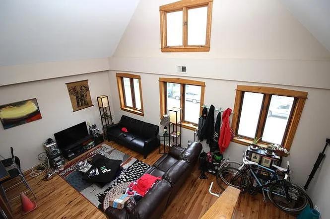 3729 S Parnell Ave — Photo 2