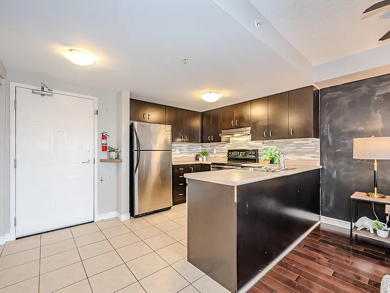 39 Goodwin Dr #402 — Photo 3
