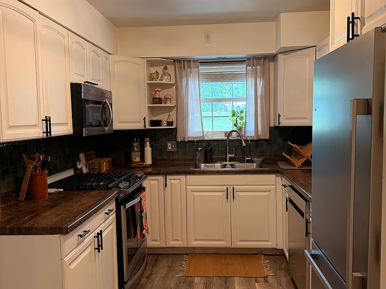 1024 Saint Clair Ave — Photo 5