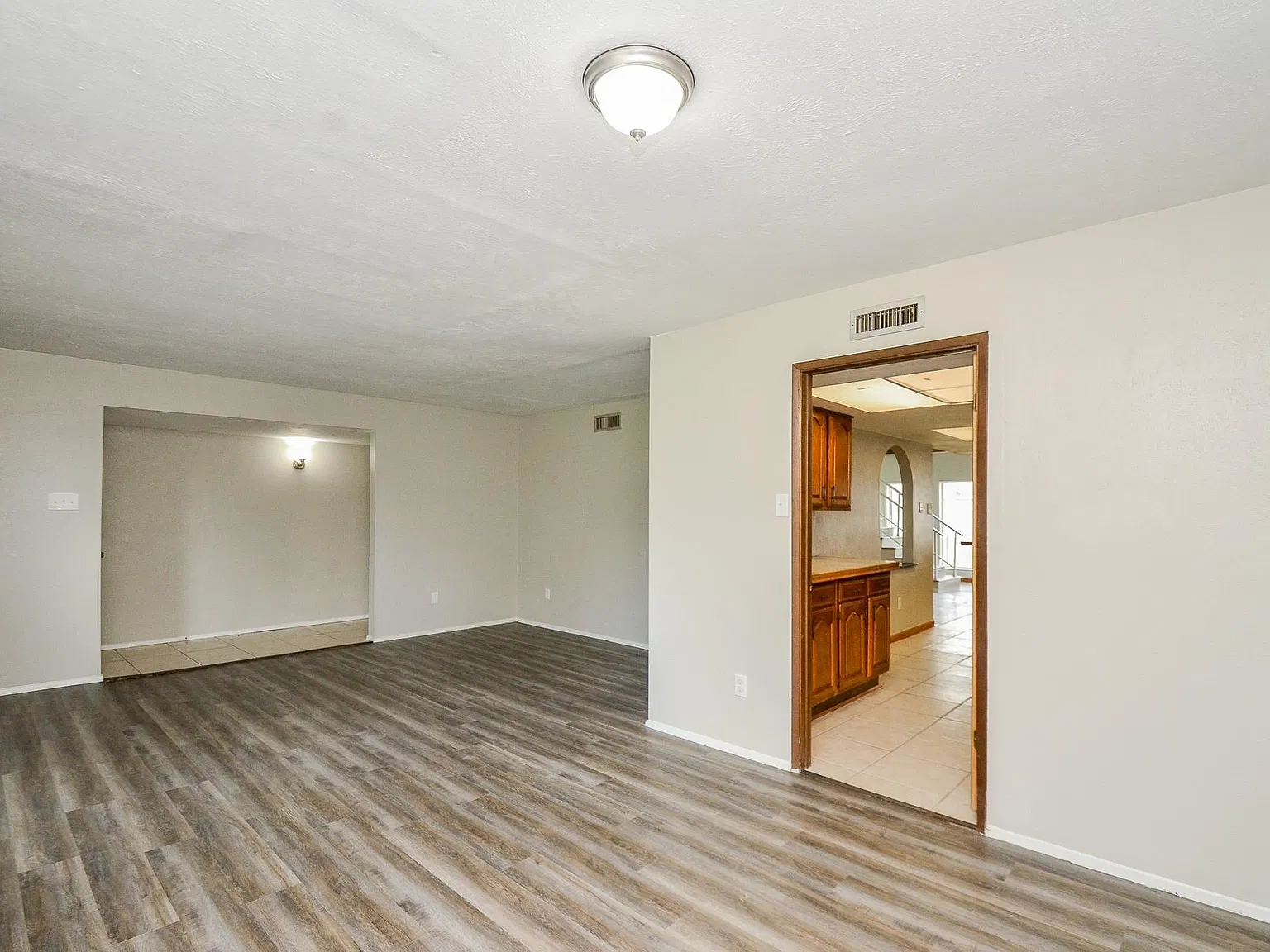 5 bed, 3.0 bath, 2768 sqft, $1,700 — Photo 3