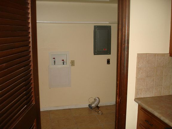 Picture of Pantry/Washroom from Kitchen