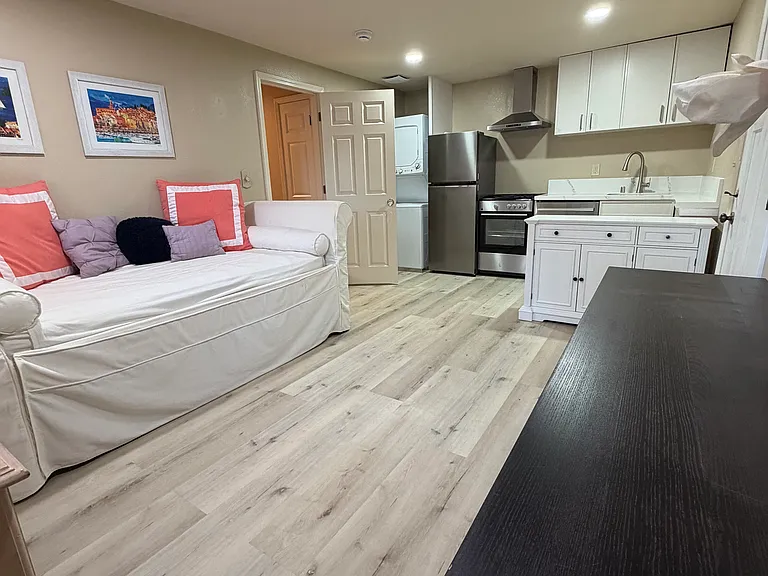 16 Cobblestone Ct #B — Photo 1