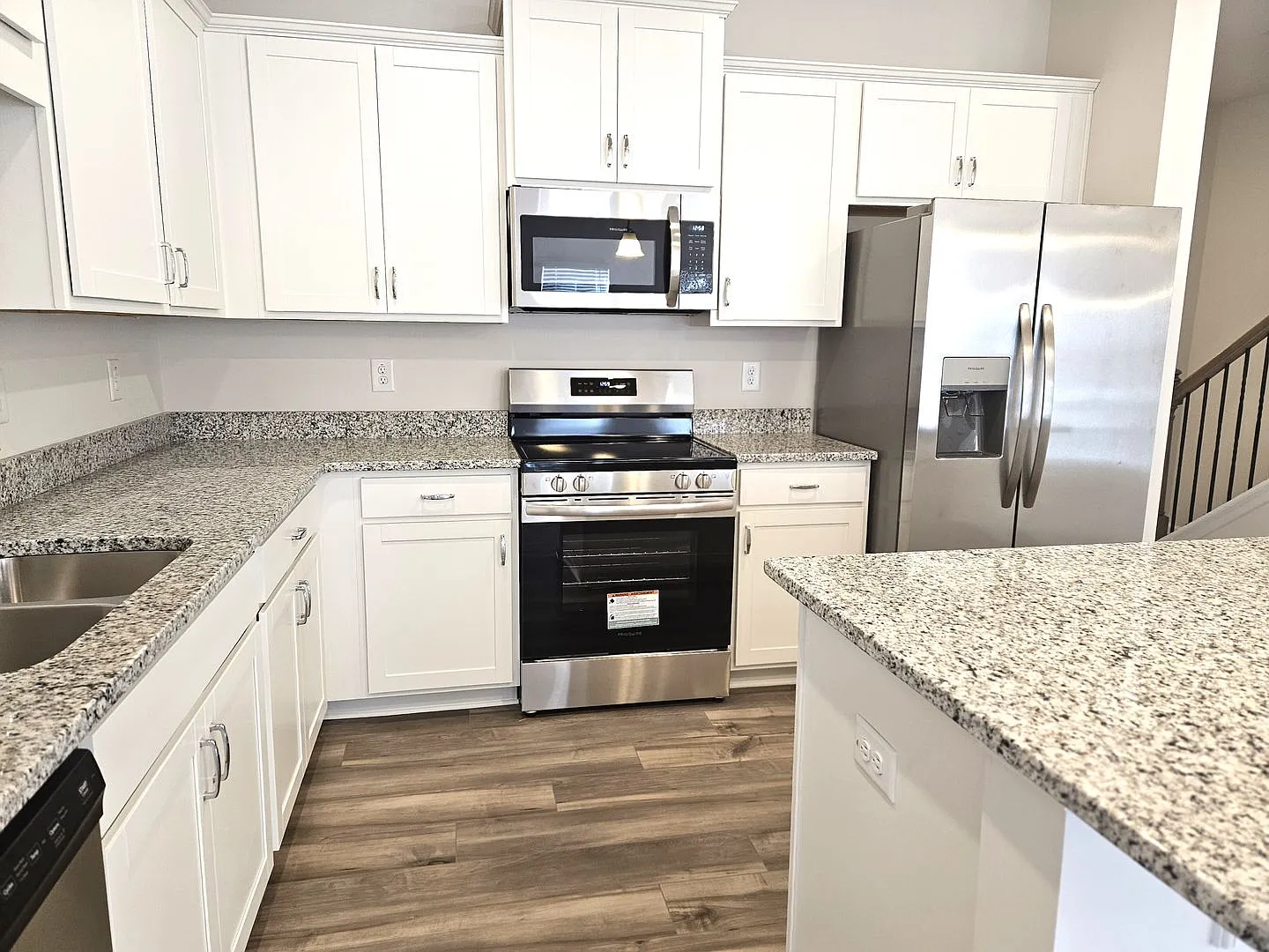 Like-New End-Unit Townhome - Washer & Dryer Included — Photo 3