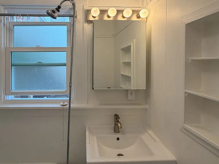 618 Cole St — Photo 11