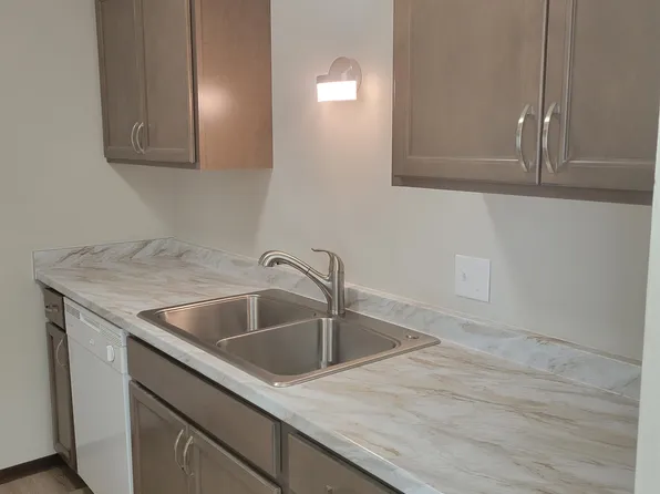 2835 Tanglefoot Ln APT 9, Bettendorf, IA 52722