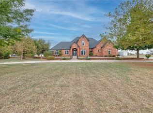 5325 Hidden Meadow Dr, Mustang, OK 73064