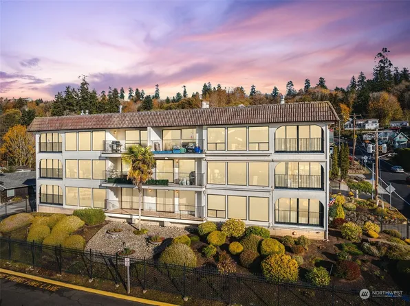 702 S 281st Street #201, Des Moines, WA 98198