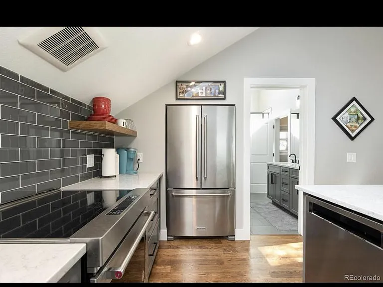 4327 1/2 N Wolff St — Photo 2