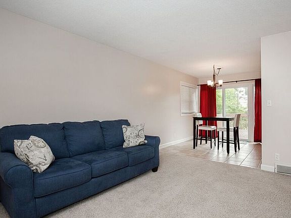 4th image of 1323 Spruce Hills Dr