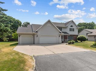 1788 Westbreeze Dr, Oshkosh, WI 54904