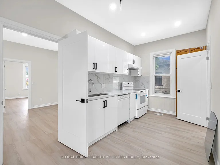 108 Lindsay St S #B — Photo 5