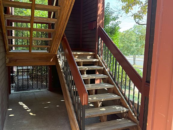 2nd image of 2815 Lee Oaks Ct APT 201