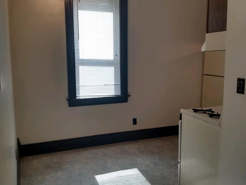 TABLE AREA IN KITCHEN