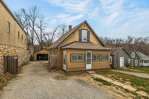 221 N Crysler Ave Photo 1