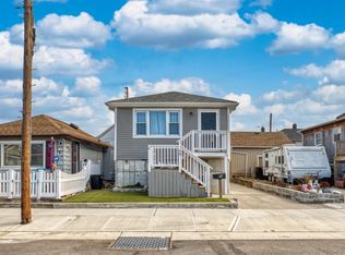 28 Walnut Rd, Inwood, NY 11096