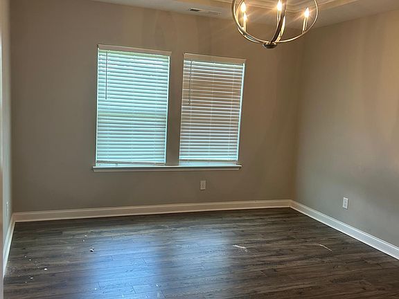 5th image of 307 Bucklebury Ct