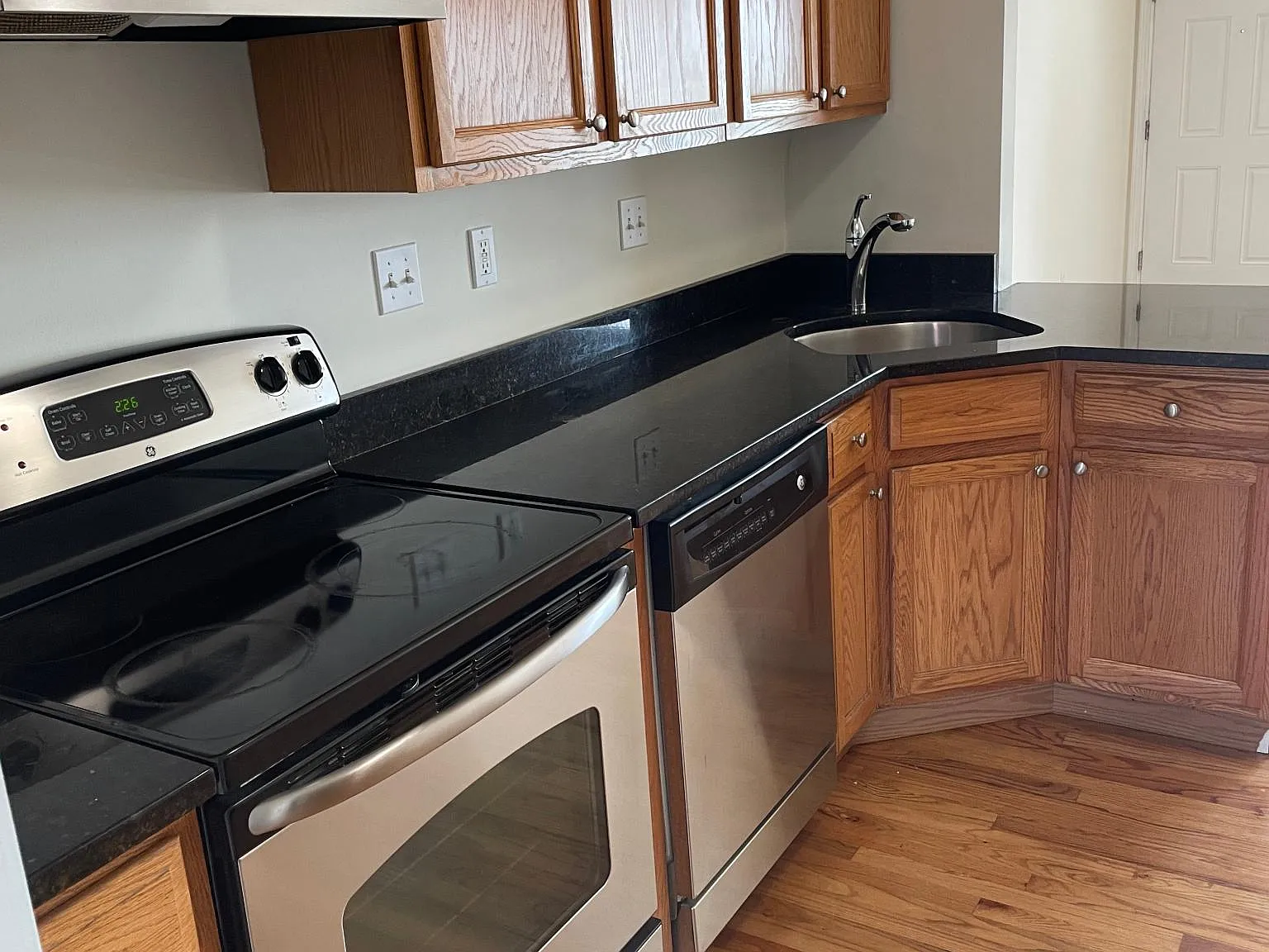 1 bed, 768 sqft, $2,195 — Photo 2