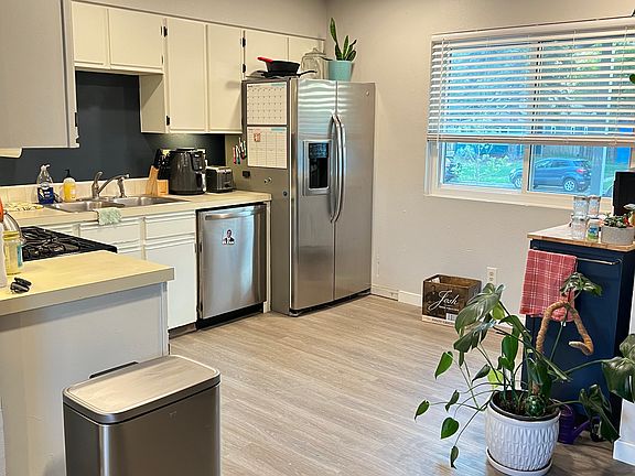 4th image of 418 N Meldrum St APT B