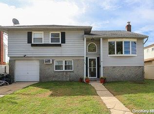 200 Hamilton Ave, Island Park, NY 11558