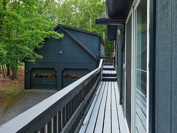5th image of 108 Sugar Bush Dr