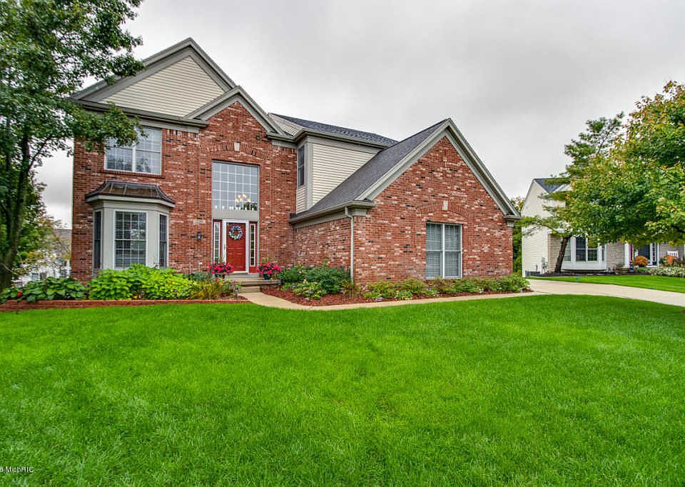 1st image of 230 Oakshire Ct NE