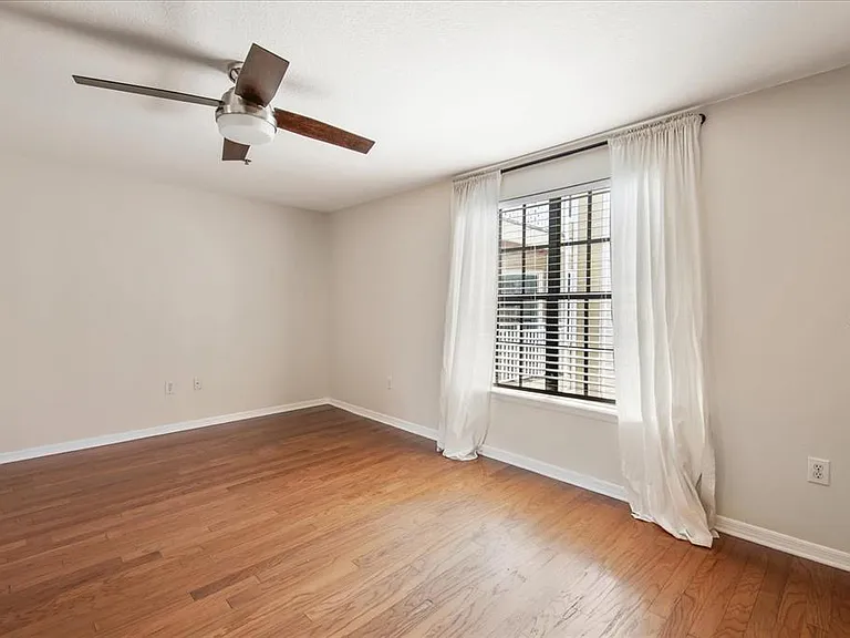 1000 W Horatio St #215 — Photo 20