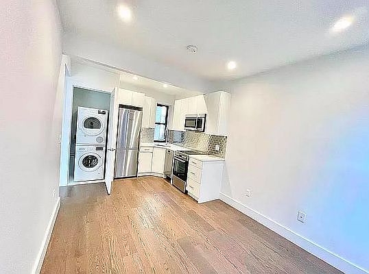 1st image of 218 W 22nd St APT 4R