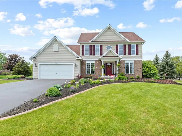 19 Mission Hill Dr, Brockport, NY 14420