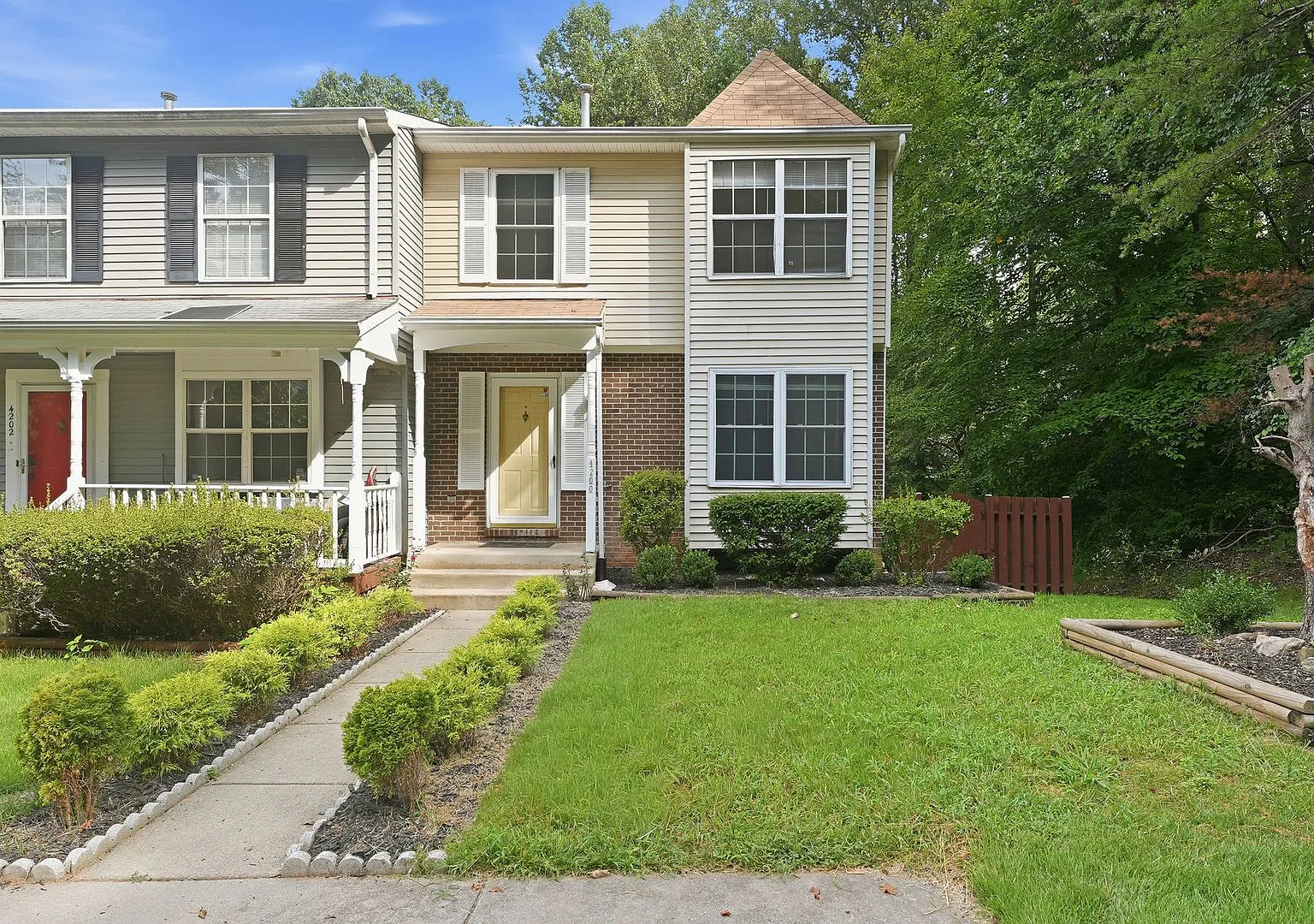 Welcome home to this beautifully updated end unit residence that combines modern finishes with sp... — Photo 1