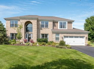 730 Par Dr, Algonquin, IL 60102