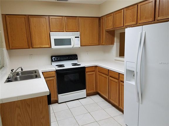 3rd image of 518 Kensington Lake Cir
