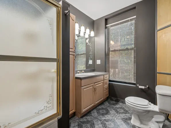 517 Clinton Street image 21 of 33