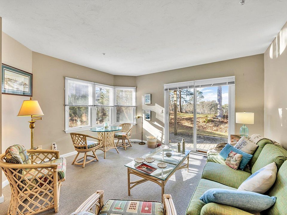 1st image of 10 Oak Glen Village