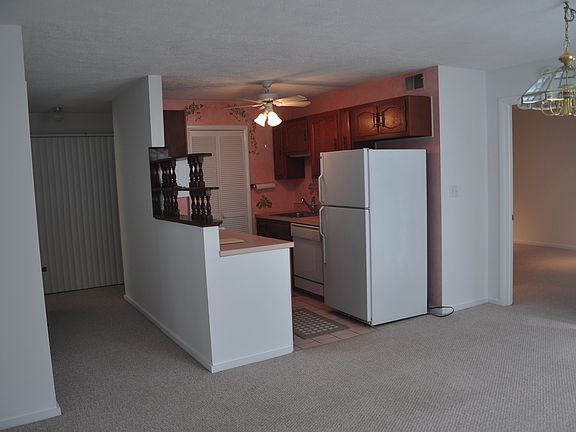 5th image of 6 Strawberry Ln
