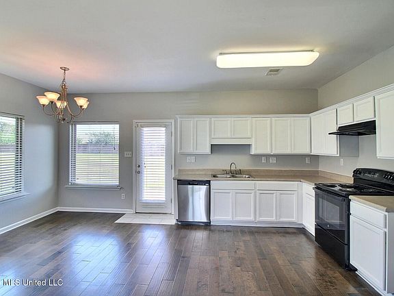 5th image of 4264 Blake Cir