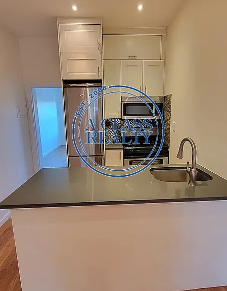 2802 Steinway St #3L — Photo 2