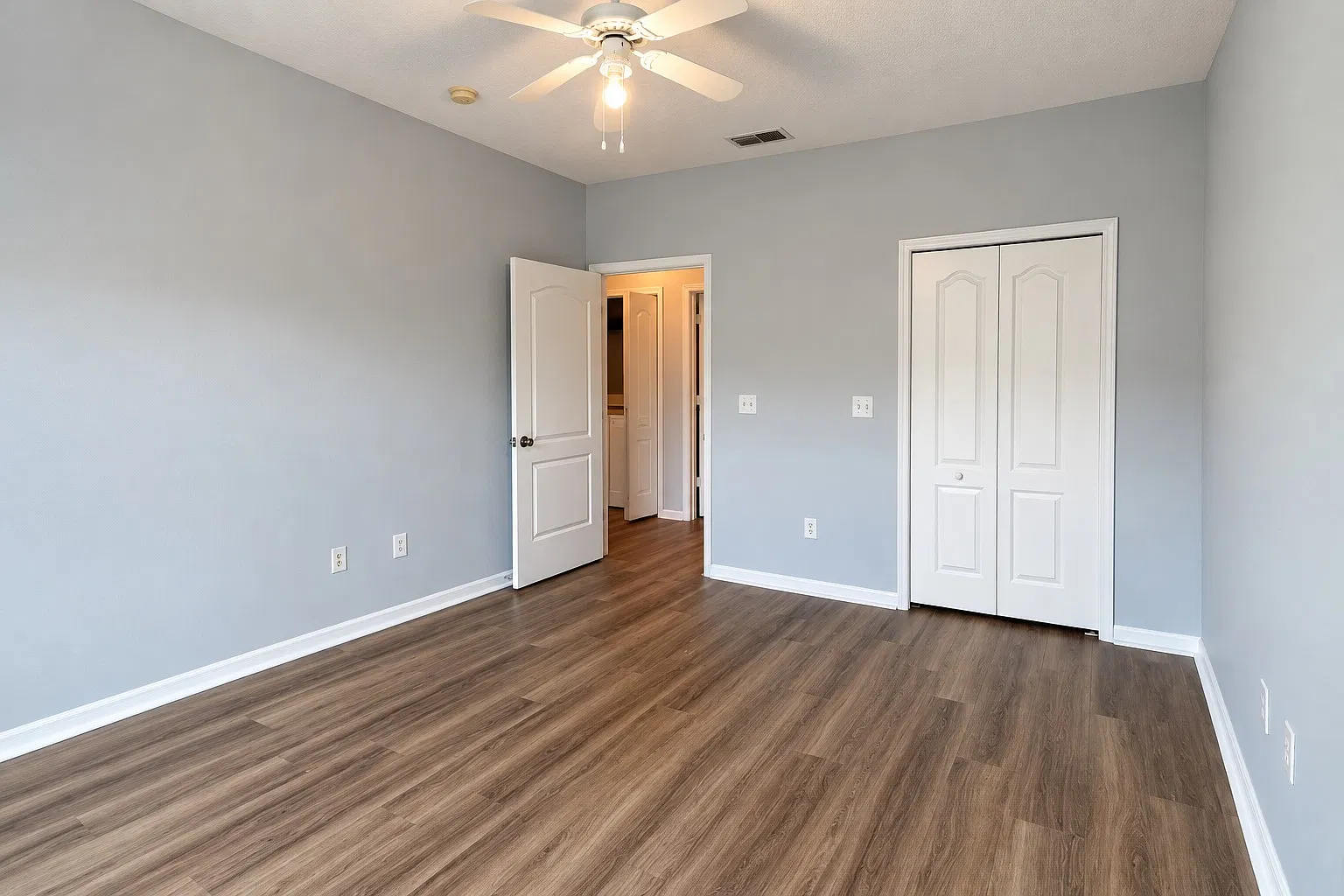 1 bed, 942 sqft, $1,550 — Photo 3