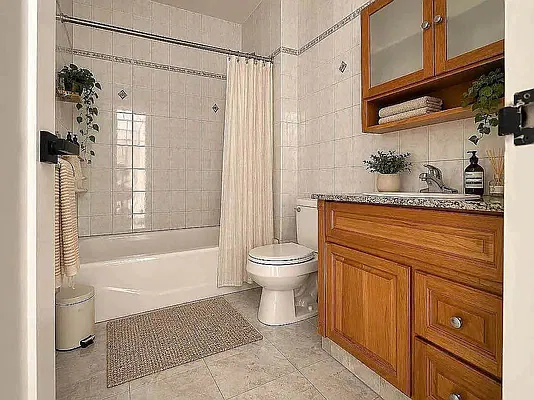 Bathroom, photo 1