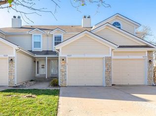 1227 NW Hidden Ridge Cir, Blue Springs, MO 64015
