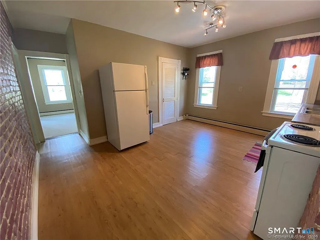 2 bed, 1.0 bath, 1000 sqft, $1,550 — Photo 3
