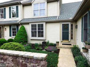 1284 Crestview Dr, Denver, PA 17517