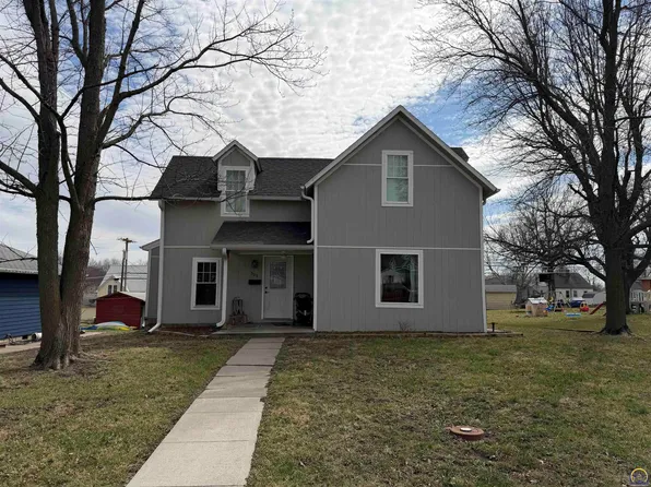 505 Pottawatomie St, Hiawatha, KS 66434